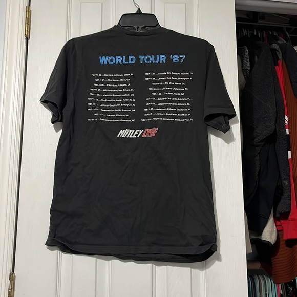 Montley Crue Tour Shirt - Picture 2 of 3